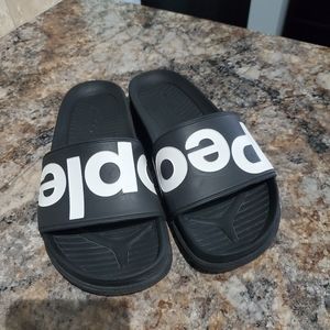 People footwear slides